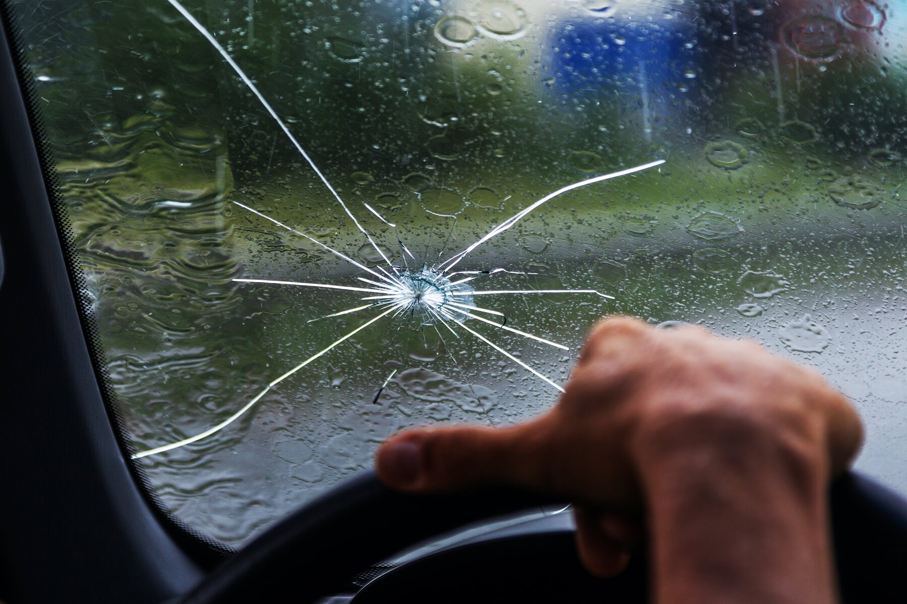 WINDSHIELD REPLACEMENT & AUTO GLASS REPAIR 1cracked windshield 1 1